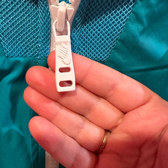 Nike Rain Vest - Picture 7 of 7